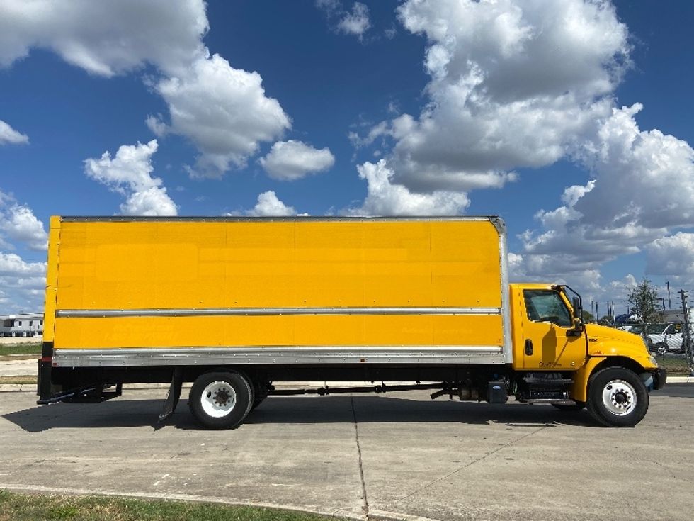 Medium Duty Box Truck-Light and Medium Duty Trucks-International-2021-MV607-San Antonio-TX-208,330\n\t\tmiles-$ 41,000 - Image 14