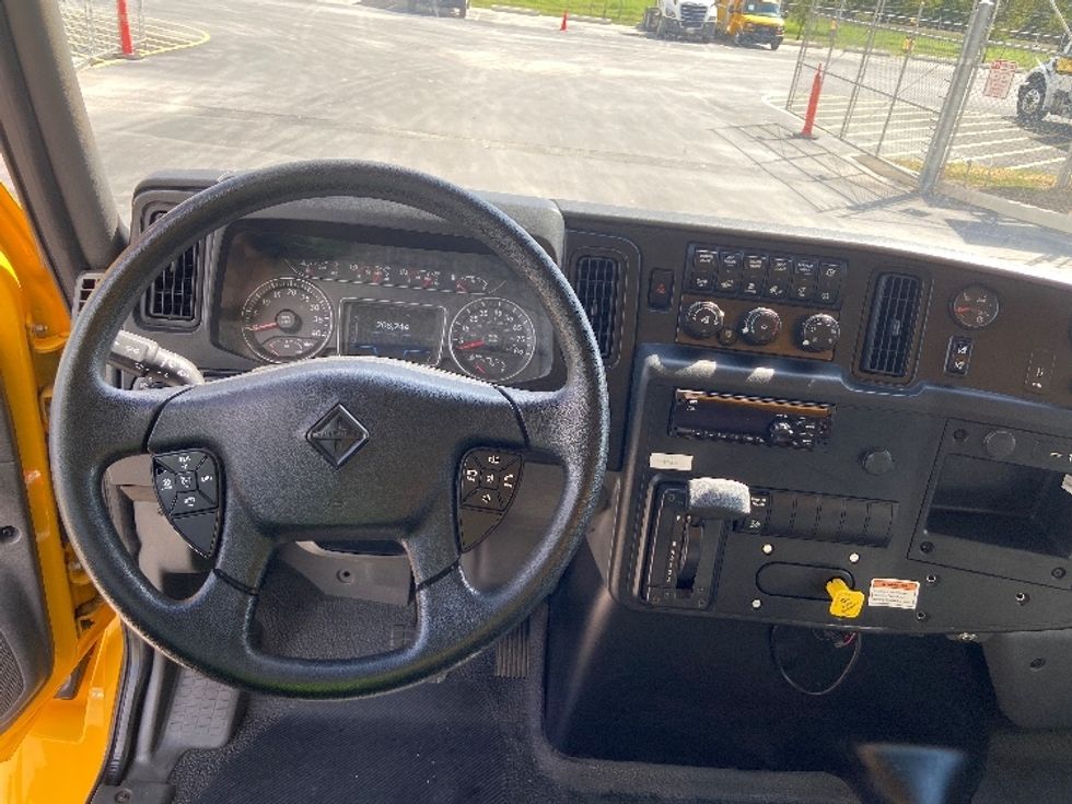 Medium Duty Box Truck-Light and Medium Duty Trucks-International-2021-MV607-San Antonio-TX-208,330\n\t\tmiles-$ 41,000 - Image 17