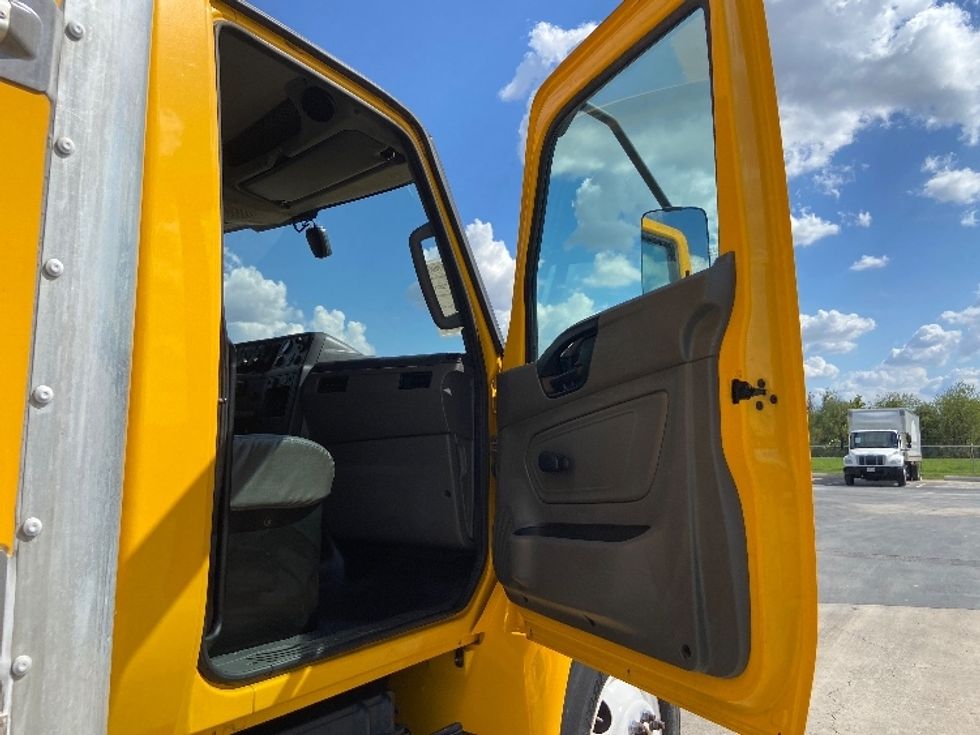 Medium Duty Box Truck-Light and Medium Duty Trucks-International-2021-MV607-San Antonio-TX-208,330\n\t\tmiles-$ 41,000 - Image 19