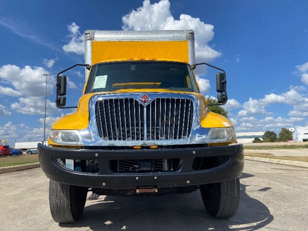 Medium Duty Box Truck-Light and Medium Duty Trucks-International-2021-MV607-San Antonio-TX-208,330\n\t\tmiles-$ 41,000 - Image 2