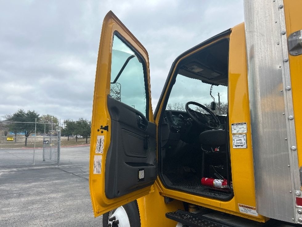 Medium Duty Box Truck-Light and Medium Duty Trucks-International-2021-MV607-San Antonio-TX-209,443\n\t\tmiles-$ 41,000 - Image 16
