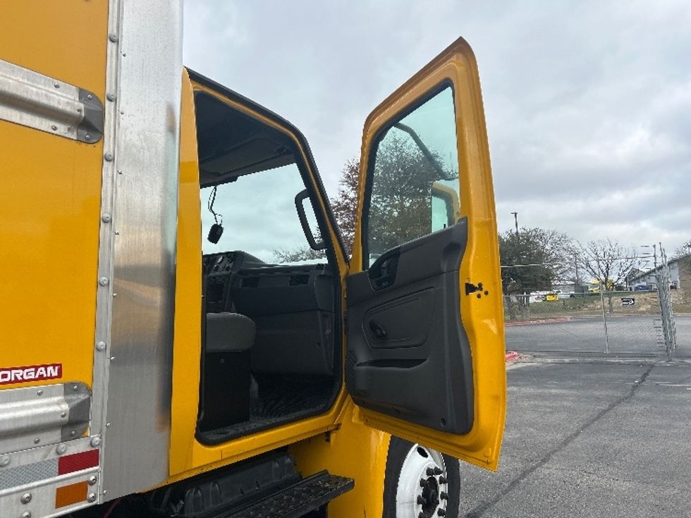 Medium Duty Box Truck-Light and Medium Duty Trucks-International-2021-MV607-San Antonio-TX-209,443\n\t\tmiles-$ 41,000 - Image 20