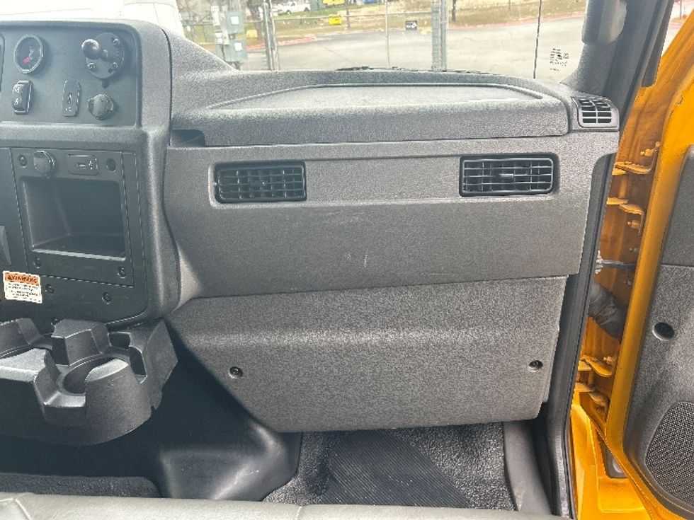 Medium Duty Box Truck-Light and Medium Duty Trucks-International-2021-MV607-San Antonio-TX-209,443\n\t\tmiles-$ 41,000 - Image 21