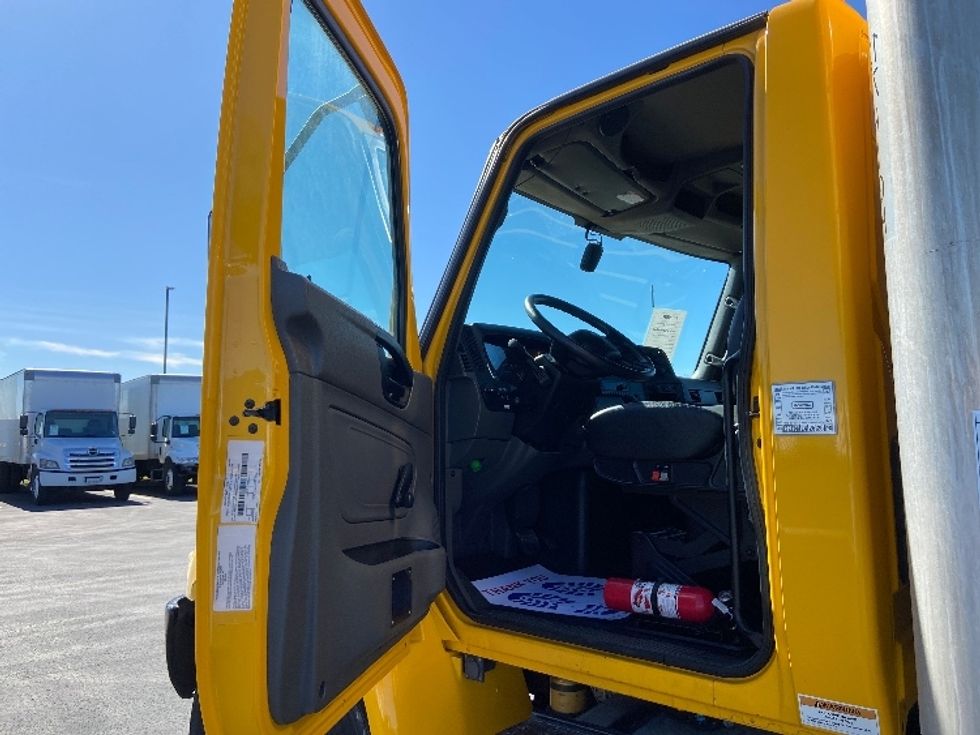 Medium Duty Box Truck-Light and Medium Duty Trucks-International-2021-MV607-San Antonio-TX-210,588\n\t\tmiles-$ 40,750 - Image 16