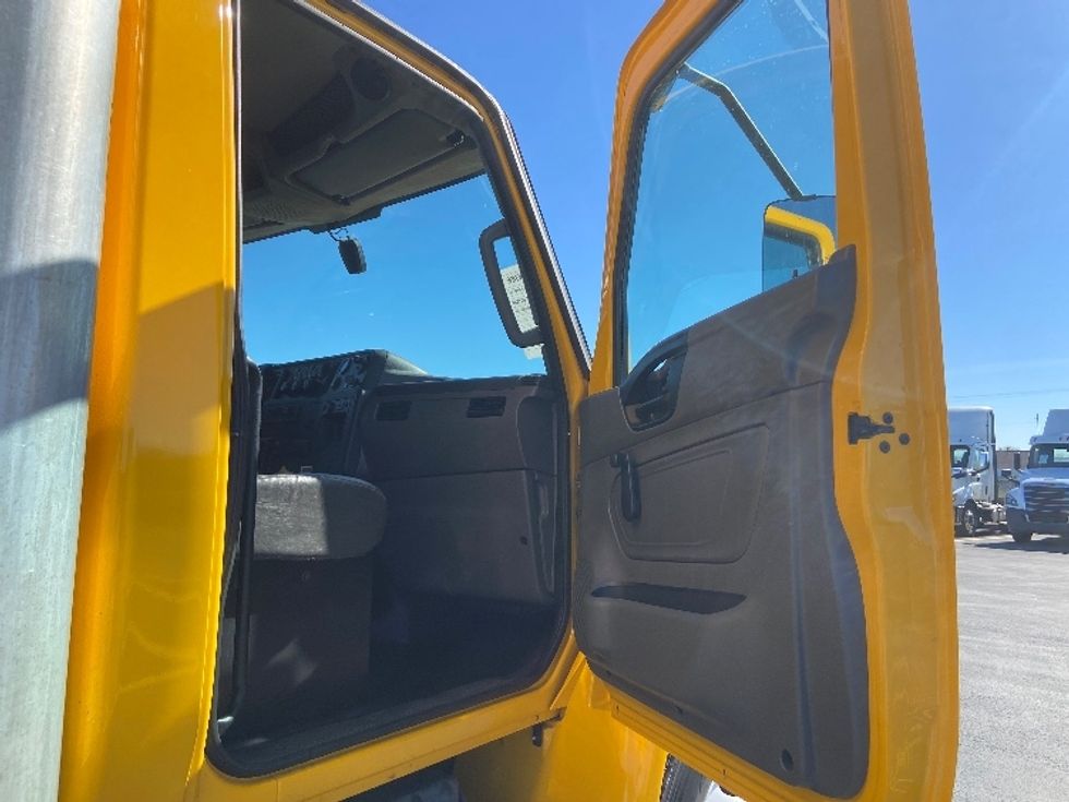 Medium Duty Box Truck-Light and Medium Duty Trucks-International-2021-MV607-San Antonio-TX-210,588\n\t\tmiles-$ 40,750 - Image 20