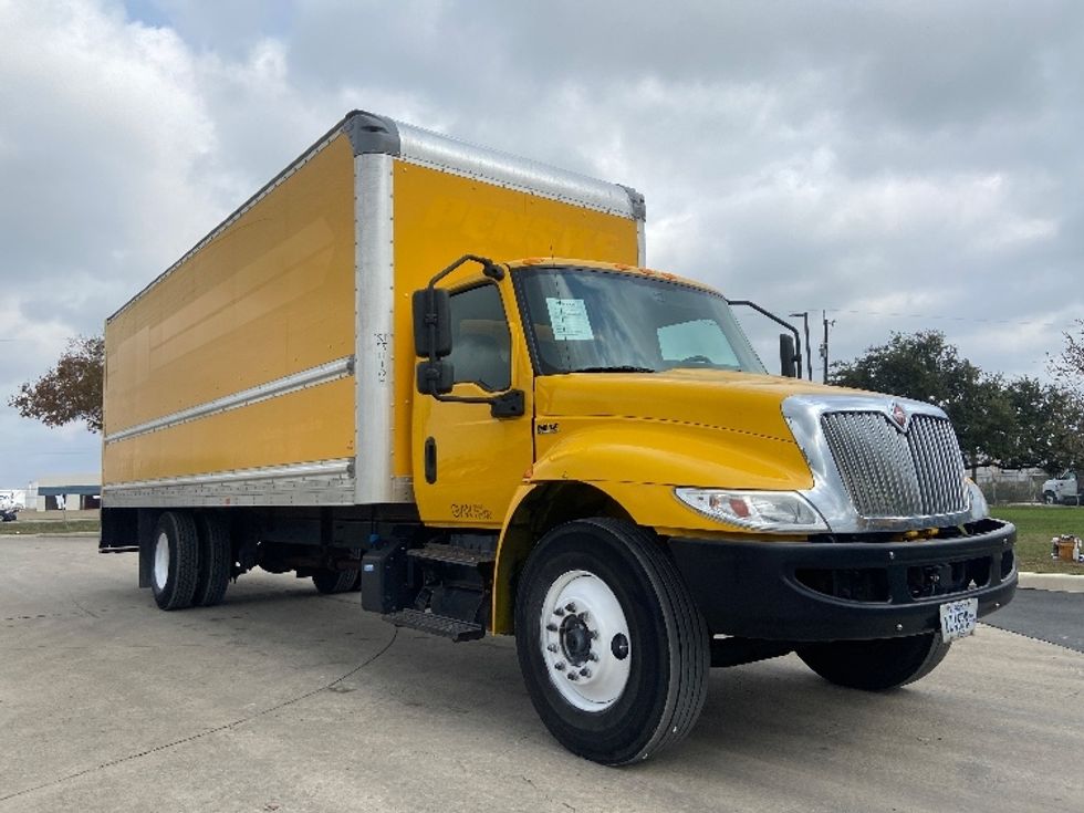 Medium Duty Box Truck-Light and Medium Duty Trucks-International-2021-MV607-San Antonio-TX-213,120\n\t\tmiles-$ 40,250 - Image 1