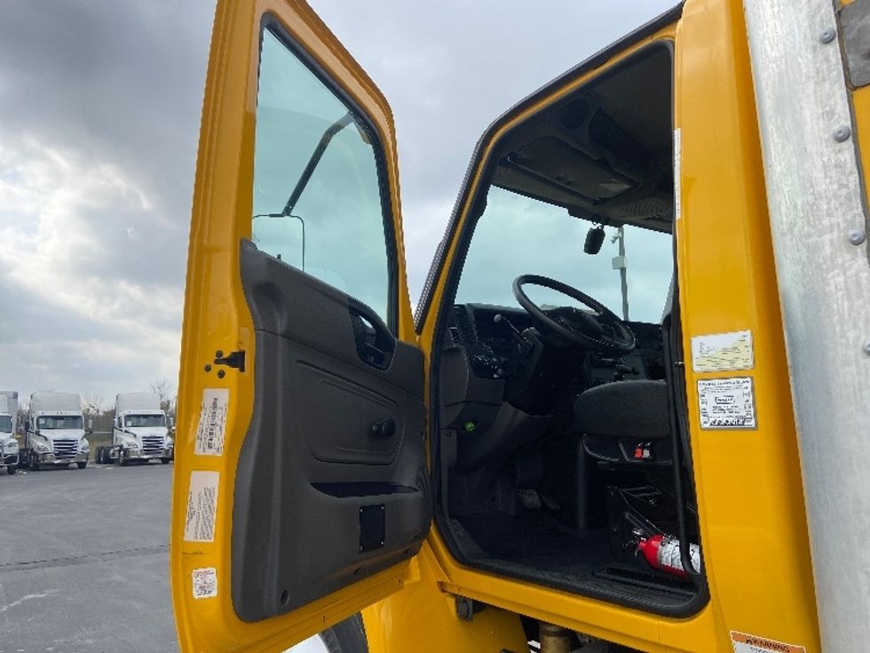 Medium Duty Box Truck-Light and Medium Duty Trucks-International-2021-MV607-San Antonio-TX-213,120\n\t\tmiles-$ 40,250 - Image 16