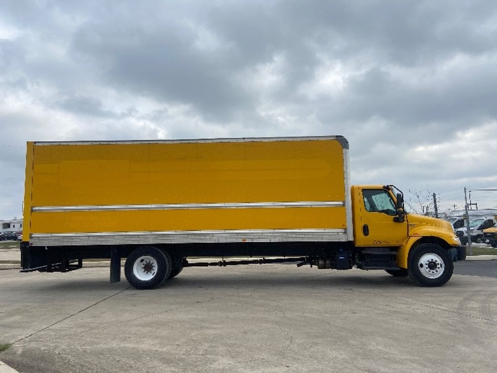 Medium Duty Box Truck-Light and Medium Duty Trucks-International-2021-MV607-San Antonio-TX-213,120\n\t\tmiles-$ 40,250 - Image 15