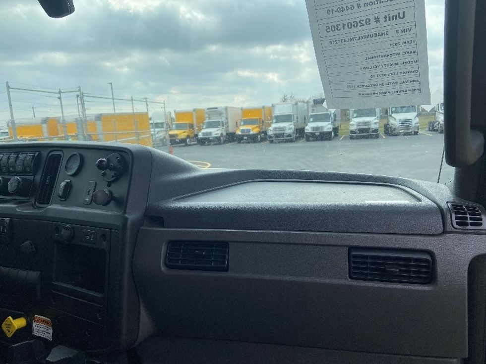 Medium Duty Box Truck-Light and Medium Duty Trucks-International-2021-MV607-San Antonio-TX-213,120\n\t\tmiles-$ 40,250 - Image 21