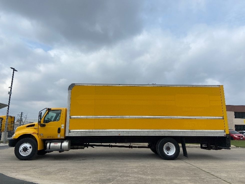 Medium Duty Box Truck-Light and Medium Duty Trucks-International-2021-MV607-San Antonio-TX-213,120\n\t\tmiles-$ 40,250 - Image 4