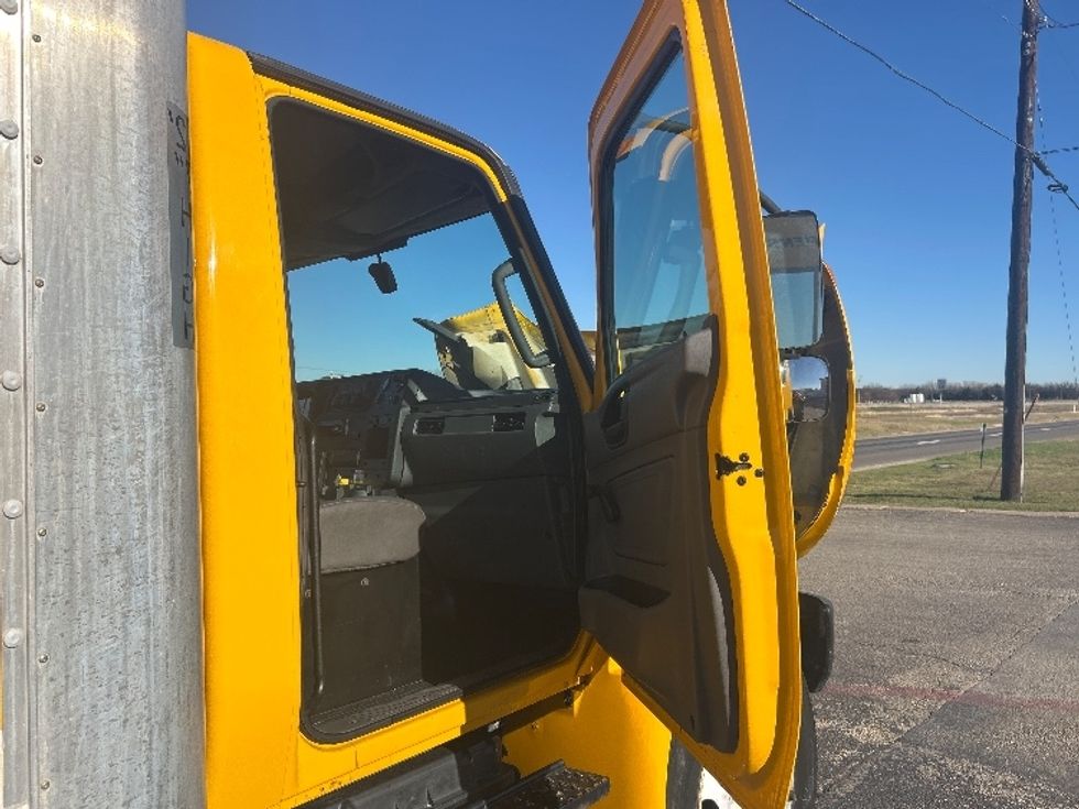 Medium Duty Box Truck-Light and Medium Duty Trucks-International-2021-MV607-San Antonio-TX-213,210\n\t\tmiles-$ 40,250 - Image 20