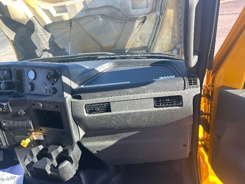 Medium Duty Box Truck-Light and Medium Duty Trucks-International-2021-MV607-San Antonio-TX-213,210\n\t\tmiles-$ 40,250 - Image 21