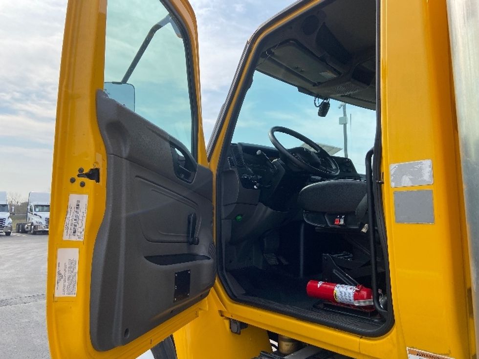 Medium Duty Box Truck-Light and Medium Duty Trucks-International-2021-MV607-San Antonio-TX-219,348\n\t\tmiles-$ 39,500 - Image 16