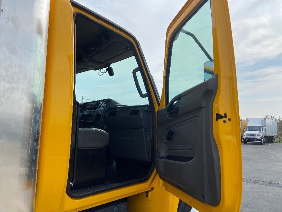 Medium Duty Box Truck-Light and Medium Duty Trucks-International-2021-MV607-San Antonio-TX-219,348\n\t\tmiles-$ 39,500 - Image 20