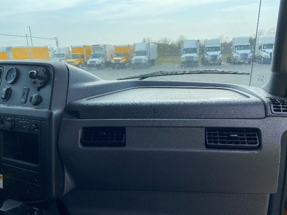 Medium Duty Box Truck-Light and Medium Duty Trucks-International-2021-MV607-San Antonio-TX-219,348\n\t\tmiles-$ 39,500 - Image 21