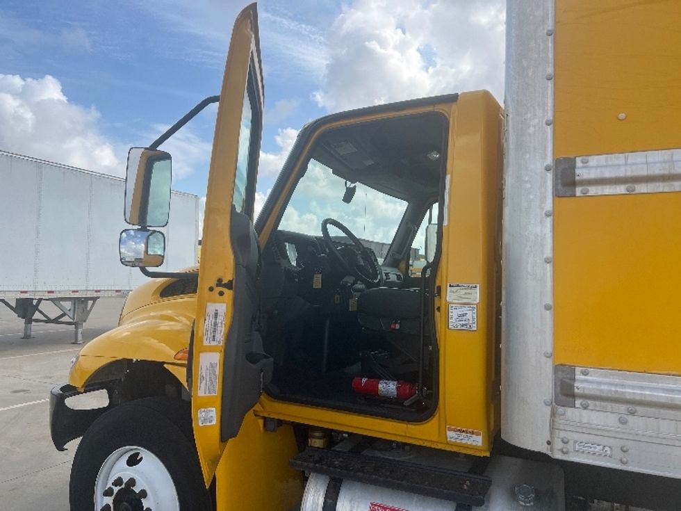 Medium Duty Box Truck-Light and Medium Duty Trucks-International-2021-MV607-San Antonio-TX-222,892\n\t\tmiles-$ 39,000 - Image 16