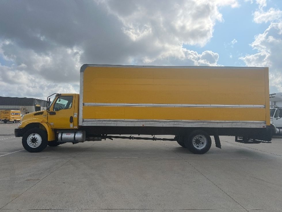 Medium Duty Box Truck-Light and Medium Duty Trucks-International-2021-MV607-San Antonio-TX-222,892\n\t\tmiles-$ 39,000 - Image 4