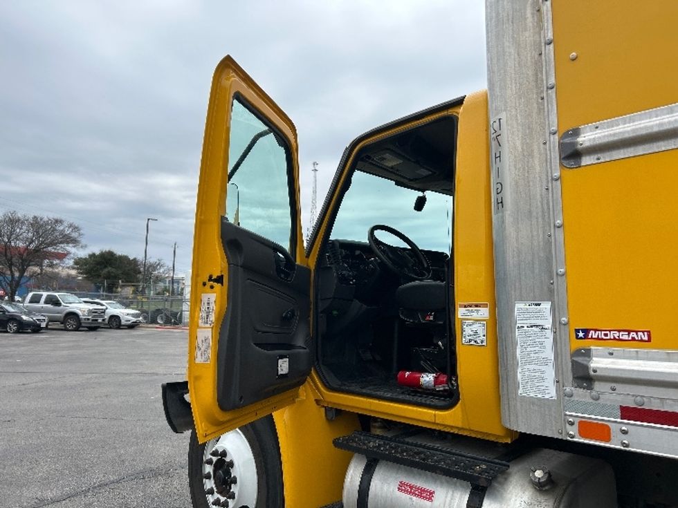 Medium Duty Box Truck-Light and Medium Duty Trucks-International-2021-MV607-San Antonio-TX-226,351\n\t\tmiles-$ 38,500 - Image 16