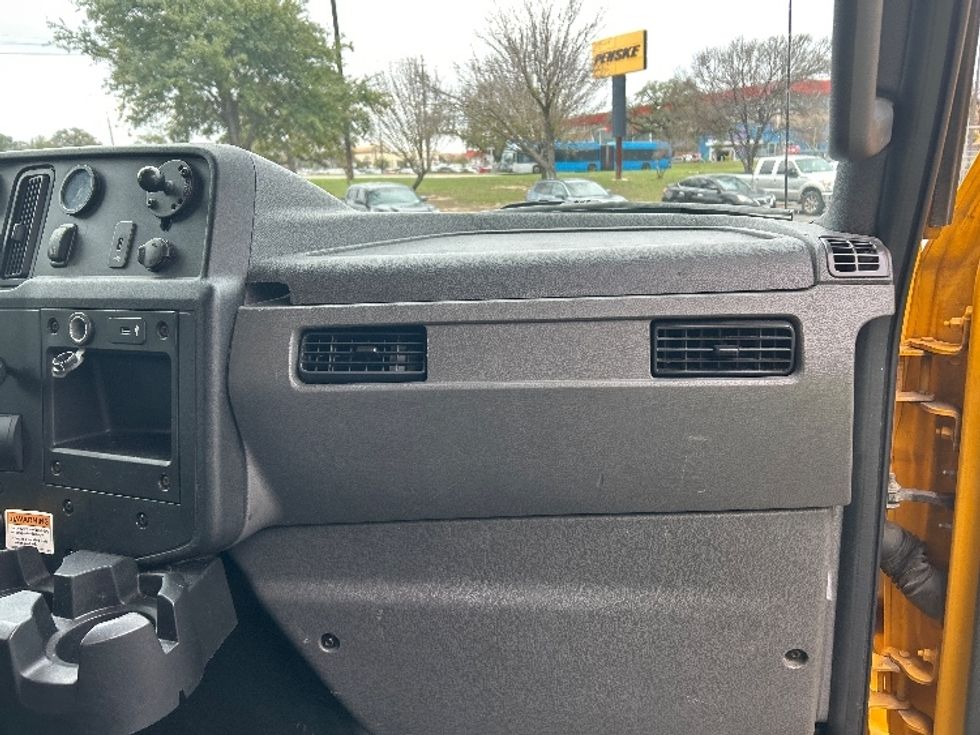 Medium Duty Box Truck-Light and Medium Duty Trucks-International-2021-MV607-San Antonio-TX-226,351\n\t\tmiles-$ 38,500 - Image 21