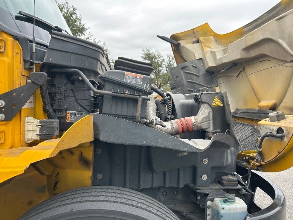 Medium Duty Box Truck-Light and Medium Duty Trucks-International-2021-MV607-San Antonio-TX-226,351\n\t\tmiles-$ 38,500 - Image 23