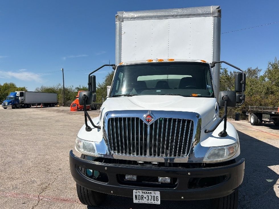 Medium Duty Box Truck-Light and Medium Duty Trucks-International-2021-MV607-San Antonio-TX-89,291\n\t\tmiles-$ 70,250 - Image 2