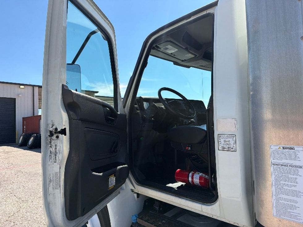 Medium Duty Box Truck-Light and Medium Duty Trucks-International-2021-MV607-San Antonio-TX-89,291\n\t\tmiles-$ 70,250 - Image 20