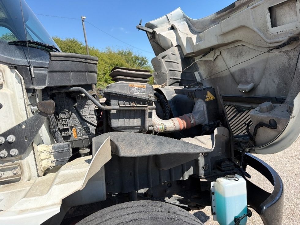 Medium Duty Box Truck-Light and Medium Duty Trucks-International-2021-MV607-San Antonio-TX-89,291\n\t\tmiles-$ 70,250 - Image 23