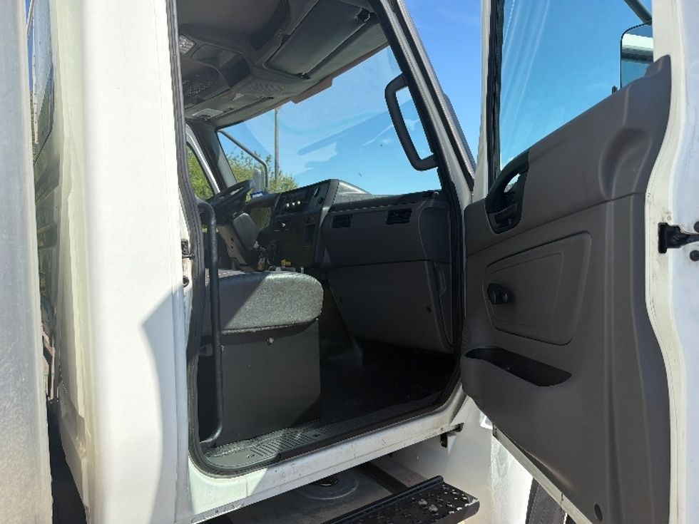 Medium Duty Box Truck-Light and Medium Duty Trucks-International-2021-MV607-San Antonio-TX-92,175\n\t\tmiles-$ 70,000 - Image 16