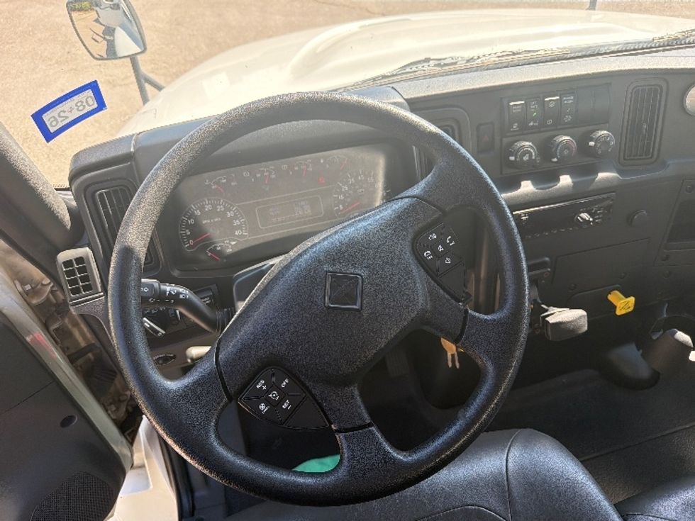 Medium Duty Box Truck-Light and Medium Duty Trucks-International-2021-MV607-San Antonio-TX-92,175\n\t\tmiles-$ 70,000 - Image 17