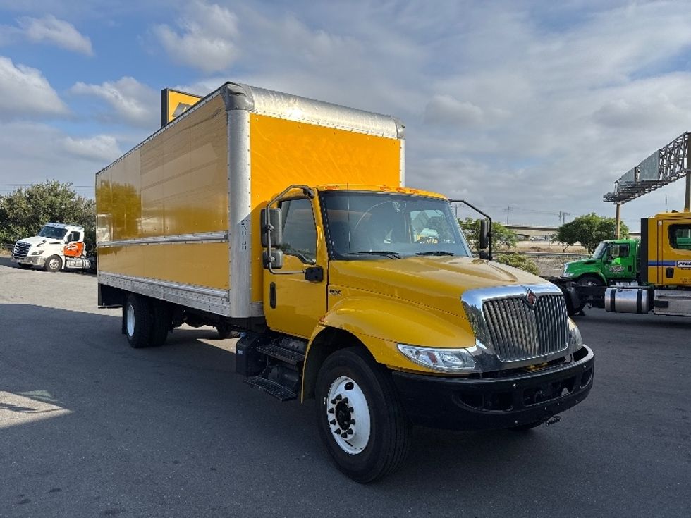 Medium Duty Box Truck-Light and Medium Duty Trucks-International-2021-MV607-San Diego-CA-160,220\n\t\tmiles-$ 49,250 - Image 1