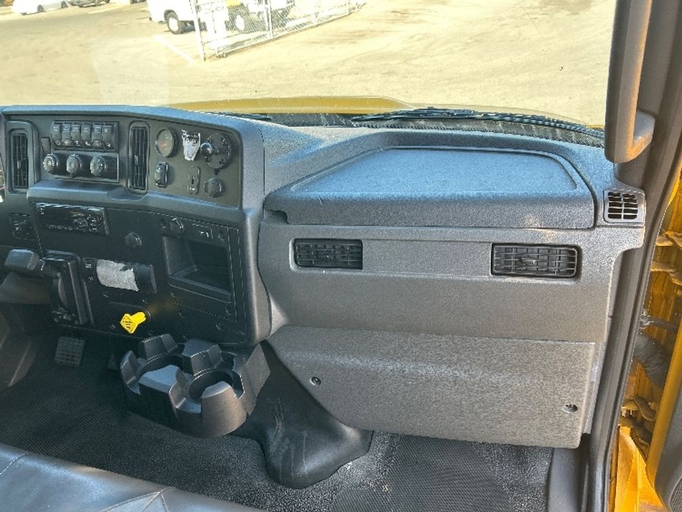 Medium Duty Box Truck-Light and Medium Duty Trucks-International-2021-MV607-San Diego-CA-160,220\n\t\tmiles-$ 49,250 - Image 20