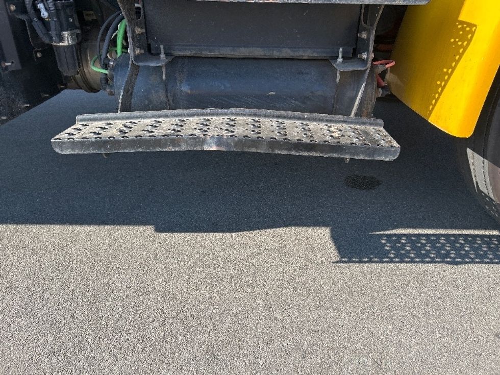 Medium Duty Box Truck-Light and Medium Duty Trucks-International-2021-MV607-San Diego-CA-160,220\n\t\tmiles-$ 49,250 - Image 25