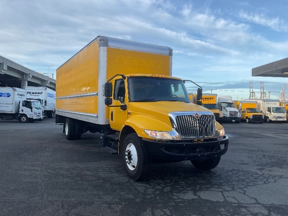 Medium Duty Box Truck-Light and Medium Duty Trucks-International-2021-MV607-Seattle-WA-184,812\n\t\tmiles-$ 44,750 - Image 1