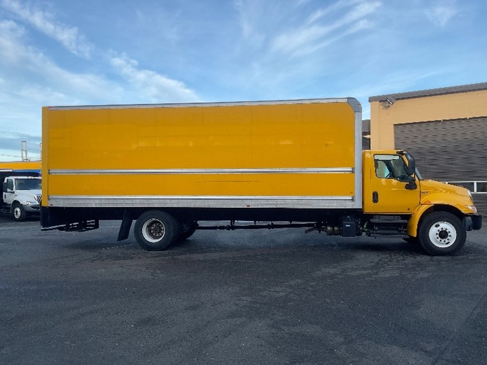 Medium Duty Box Truck-Light and Medium Duty Trucks-International-2021-MV607-Seattle-WA-184,812\n\t\tmiles-$ 44,750 - Image 15