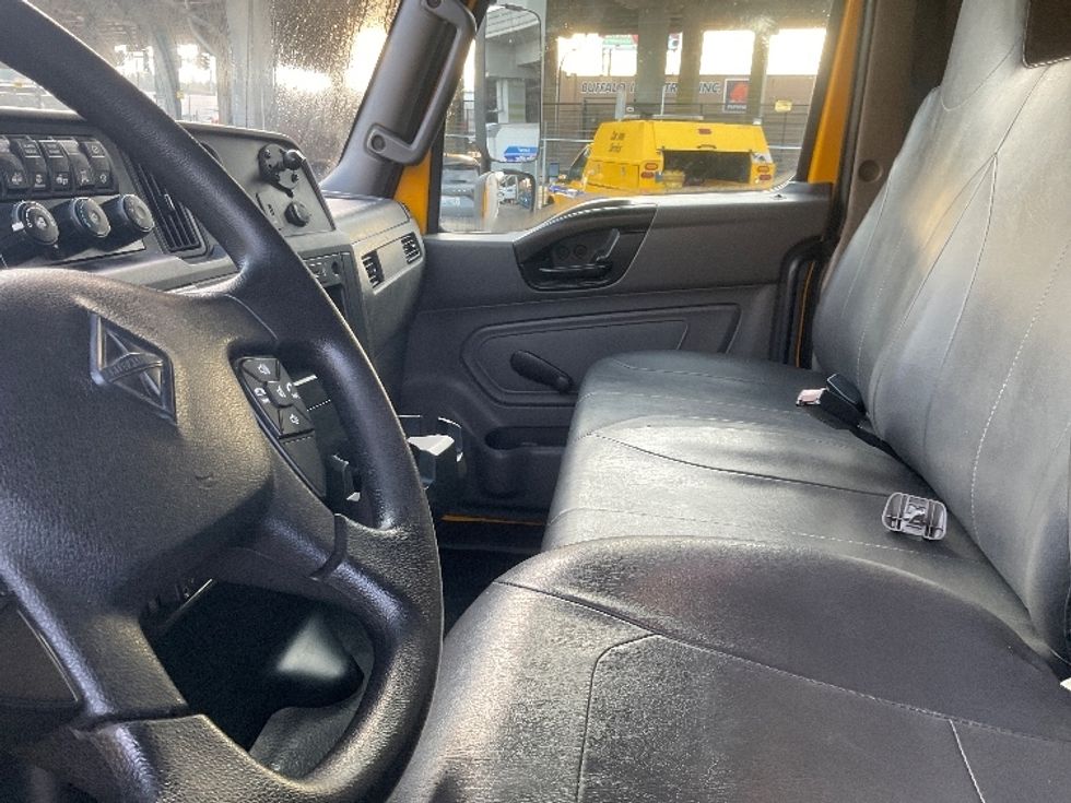 Medium Duty Box Truck-Light and Medium Duty Trucks-International-2021-MV607-Seattle-WA-184,812\n\t\tmiles-$ 44,750 - Image 18