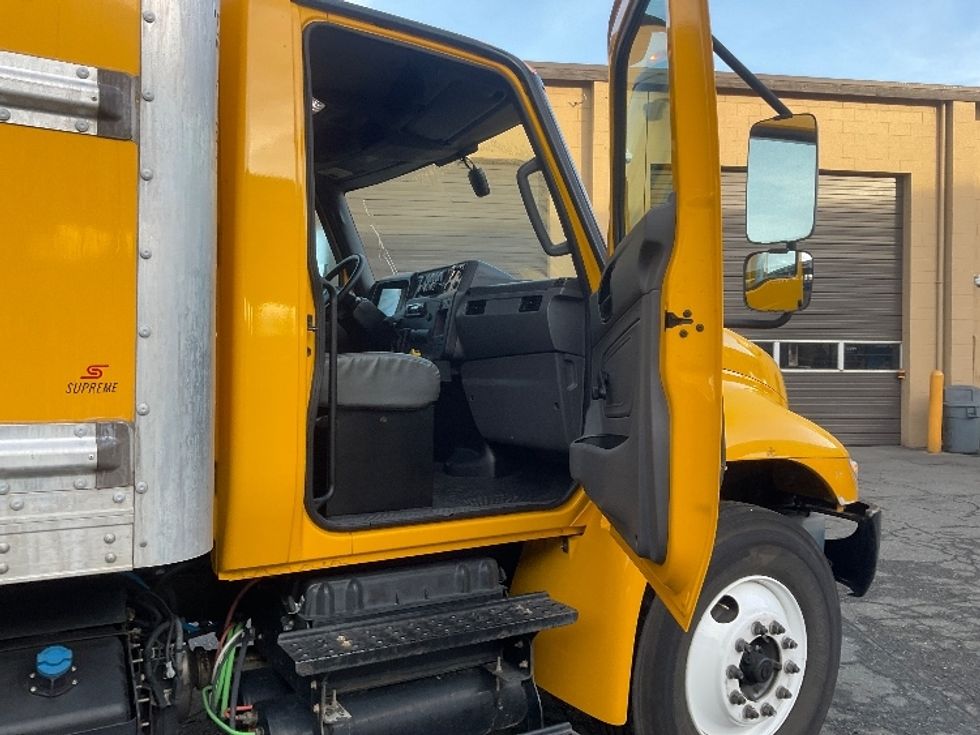 Medium Duty Box Truck-Light and Medium Duty Trucks-International-2021-MV607-Seattle-WA-184,812\n\t\tmiles-$ 44,750 - Image 19