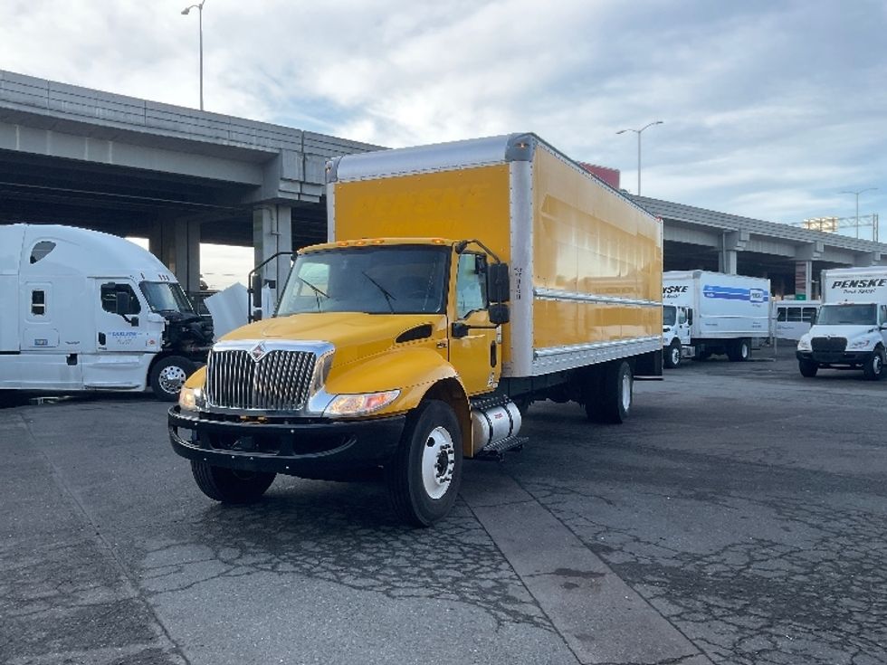 Medium Duty Box Truck-Light and Medium Duty Trucks-International-2021-MV607-Seattle-WA-184,812\n\t\tmiles-$ 44,750 - Image 3