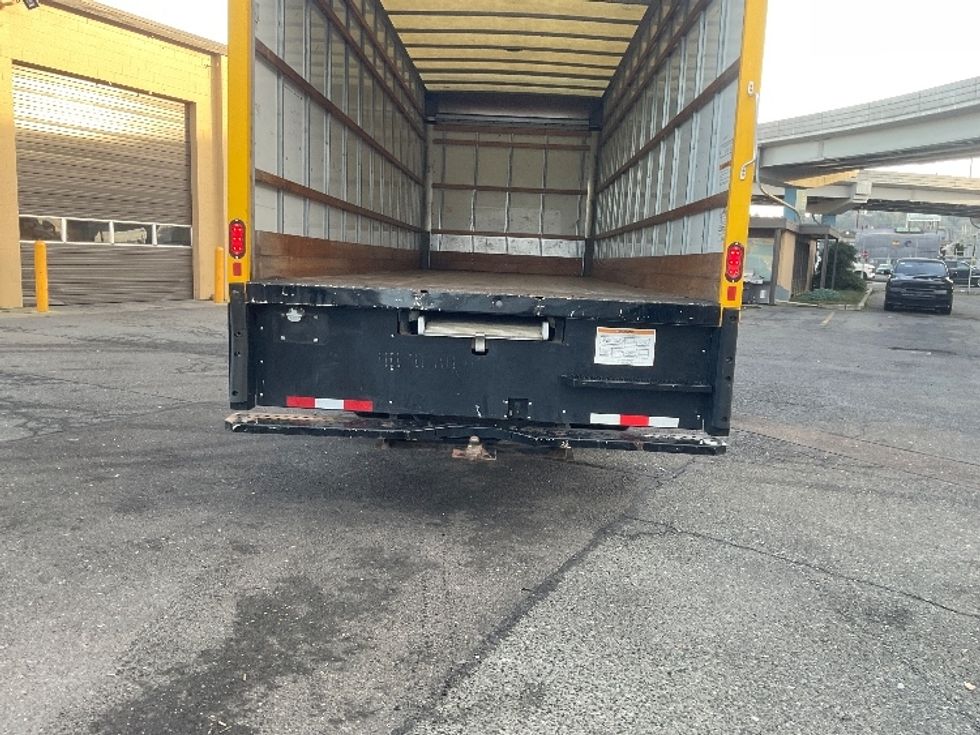Medium Duty Box Truck-Light and Medium Duty Trucks-International-2021-MV607-Seattle-WA-184,812\n\t\tmiles-$ 44,750 - Image 9