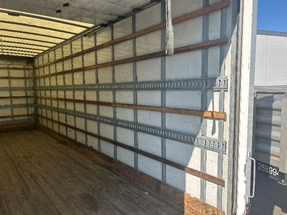Medium Duty Box Truck-Light and Medium Duty Trucks-International-2021-MV607-Seattle-WA-226,828\n\t\tmiles-$ 45,500 - Image 12
