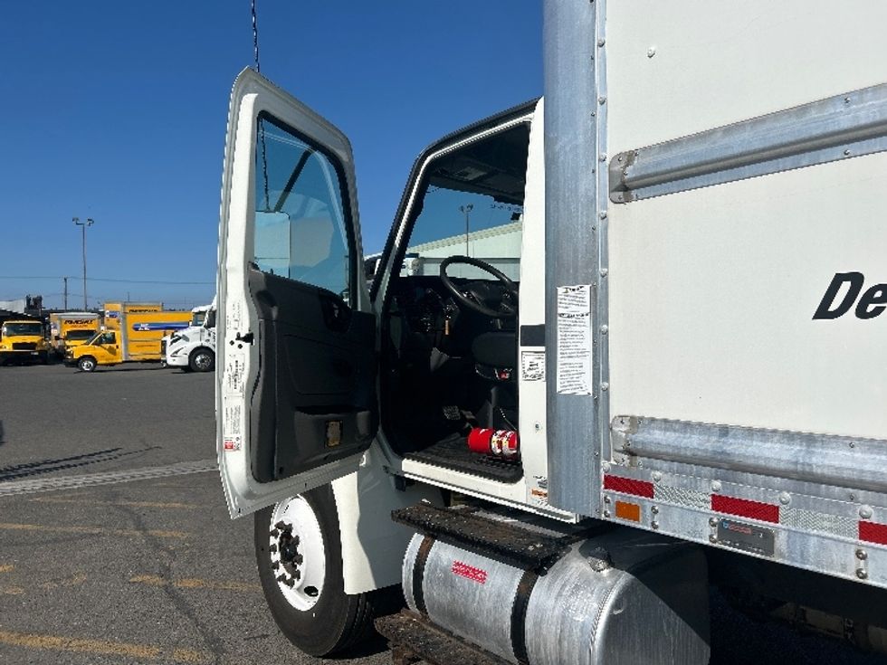 Medium Duty Box Truck-Light and Medium Duty Trucks-International-2021-MV607-Seattle-WA-226,828\n\t\tmiles-$ 45,500 - Image 15