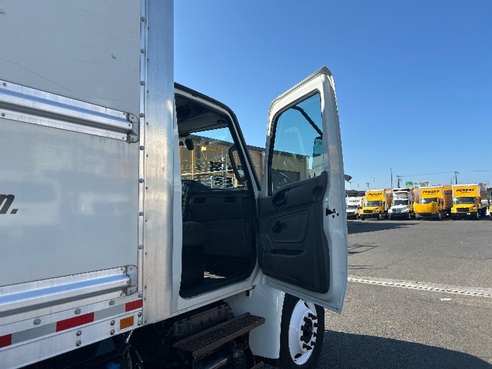 Medium Duty Box Truck-Light and Medium Duty Trucks-International-2021-MV607-Seattle-WA-226,828\n\t\tmiles-$ 45,500 - Image 19