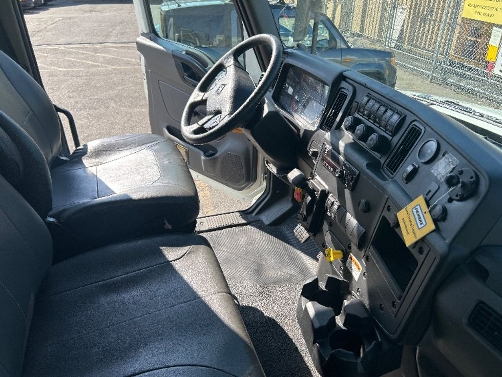 Medium Duty Box Truck-Light and Medium Duty Trucks-International-2021-MV607-Seattle-WA-226,828\n\t\tmiles-$ 45,500 - Image 21