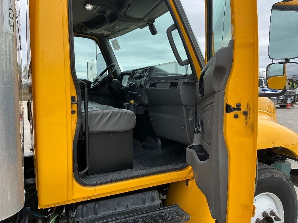 Medium Duty Box Truck-Light and Medium Duty Trucks-International-2021-MV607-Selma-TX-205,072\n\t\tmiles-$ 41,500 - Image 19