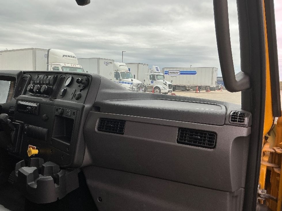 Medium Duty Box Truck-Light and Medium Duty Trucks-International-2021-MV607-Selma-TX-205,072\n\t\tmiles-$ 41,500 - Image 20