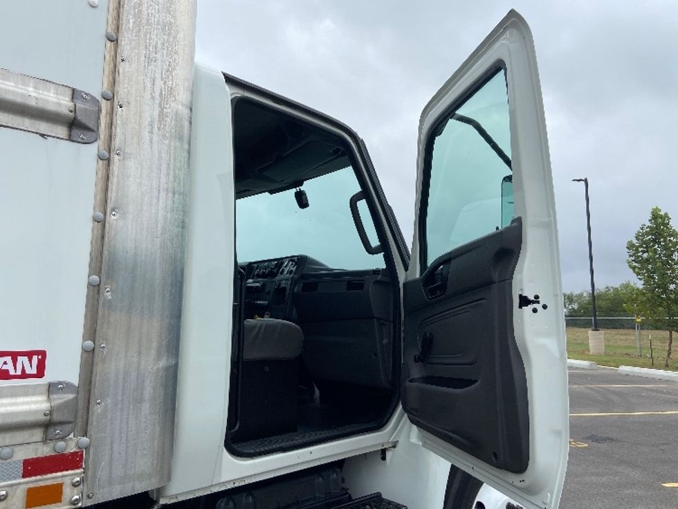 Medium Duty Box Truck-Light and Medium Duty Trucks-International-2021-MV607-Selma-TX-213,370\n\t\tmiles-$ 47,750 - Image 20