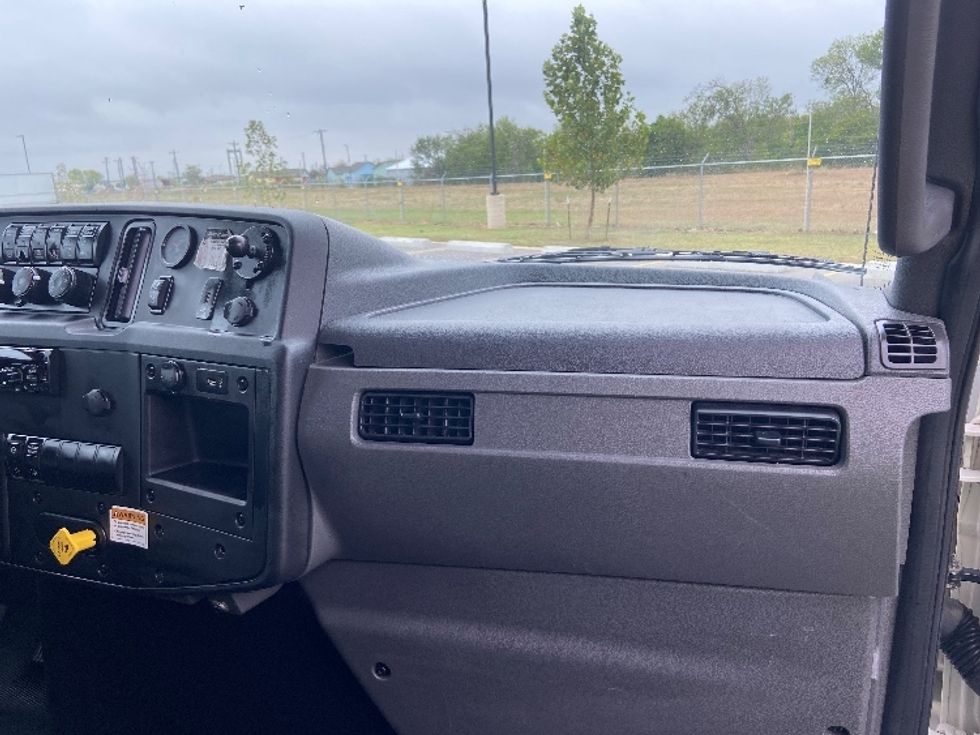 Medium Duty Box Truck-Light and Medium Duty Trucks-International-2021-MV607-Selma-TX-213,370\n\t\tmiles-$ 47,750 - Image 21