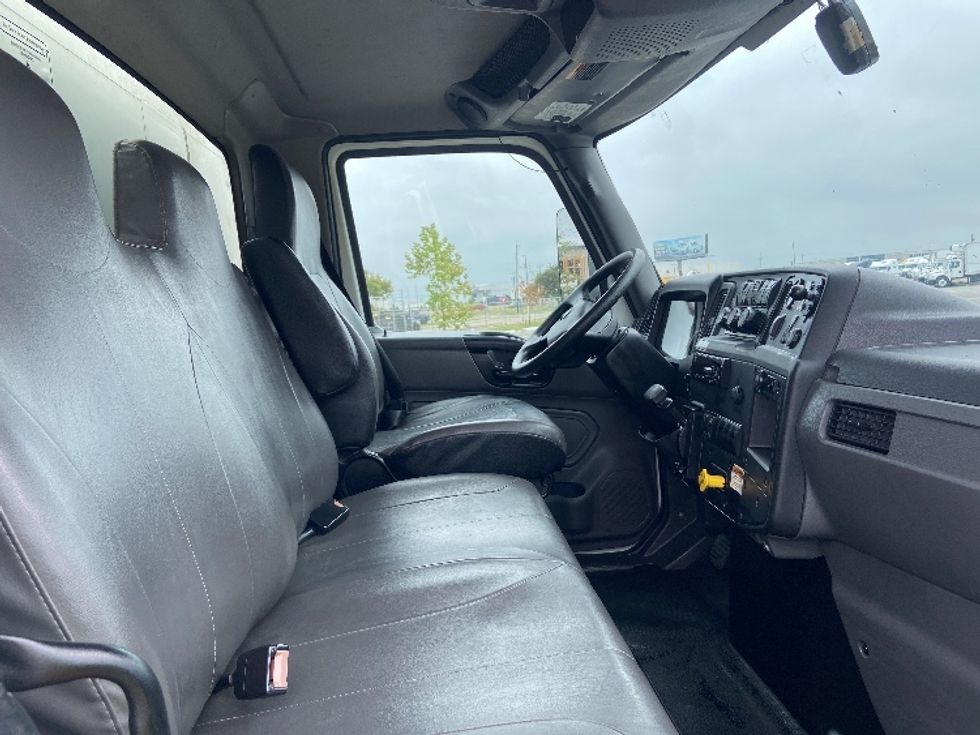 Medium Duty Box Truck-Light and Medium Duty Trucks-International-2021-MV607-Selma-TX-213,370\n\t\tmiles-$ 47,750 - Image 22