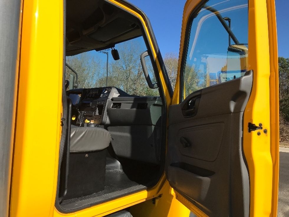 Medium Duty Box Truck-Light and Medium Duty Trucks-International-2021-MV607-Shreveport-LA-234,306\n\t\tmiles-$ 37,250 - Image 19