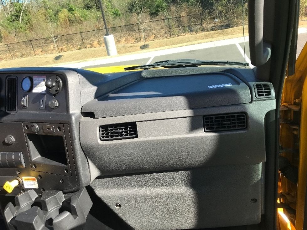 Medium Duty Box Truck-Light and Medium Duty Trucks-International-2021-MV607-Shreveport-LA-234,306\n\t\tmiles-$ 37,250 - Image 20