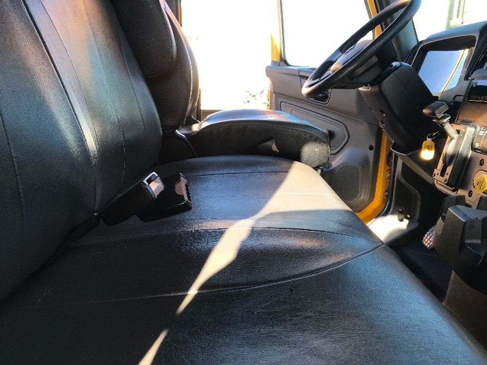 Medium Duty Box Truck-Light and Medium Duty Trucks-International-2021-MV607-Shreveport-LA-234,306\n\t\tmiles-$ 37,250 - Image 21